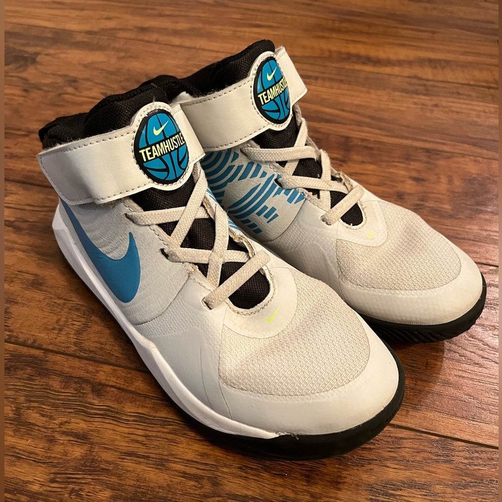Nike Team Hustle Shoes